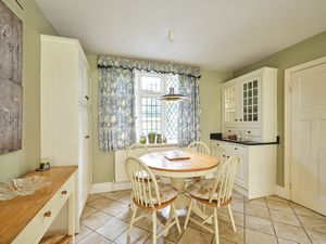 Breakfast Room- click for photo gallery